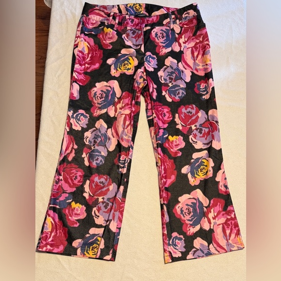 (11/12) An Express Bounty of Slightly Shimmering Roses on Black, Wide-Leg Capri - Picture 2 of 13